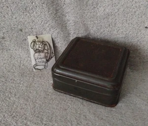 Kleine quadratische alte Eisendose - Bild 1 von 19