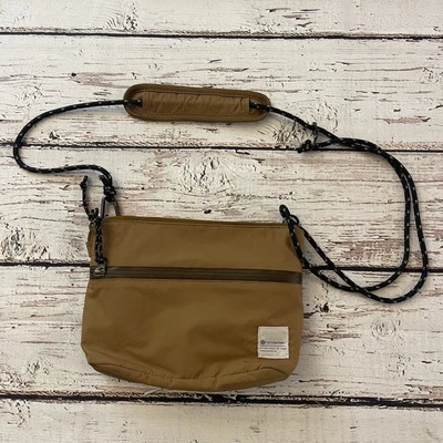 Bolso Bandolera Lululemon Parche Logo 2.5L Beige Audaz Senderismo Aire Libre Verano Foto 1 de 4