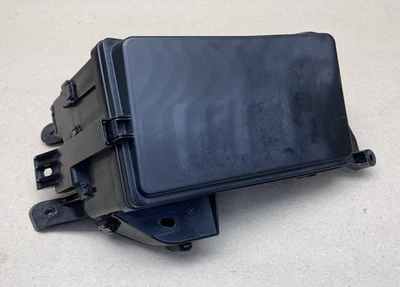 2009-2015 Lexus IS250C IS350C CONVERTIBLE FUSE RELAY BOX & COVER OEM 82662-53220 - Image 1 of 4