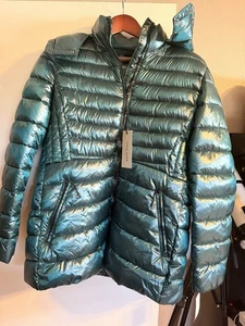 168 $ Cole Haan Damen perlmuttfarbene Faux-Daunenjacke mit abnehmbarer Kapuze NEU - Bild 1 von 5