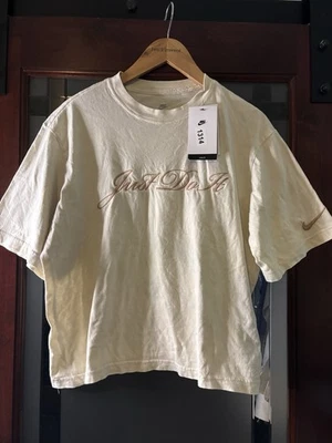 Camiseta para mujer Nike Boxy mediana blanca lavada con logotipo dorado.  Nuevo con etiquetas talla pequeña #1314 Foto 1 de 4
