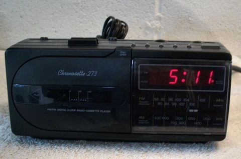 REALISTIC CHRONOSETTE-273 AM/FM ALARM CLOCK RADIO W/ CASSETTE PLAYER RED DISPLAY Cover