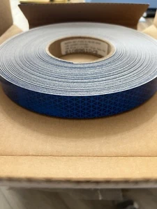 Cinta de seguridad reflectante flexible conformable Oralite V98 de 1" azul se vende por yarda - Imagen 1 de 4