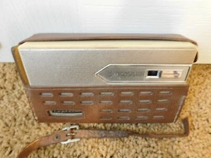 Vintage YASHIMA Japanese CAPTAIN 8 Transistor Radio Portable YTR-781 Leather 60s - Picture 1 of 7