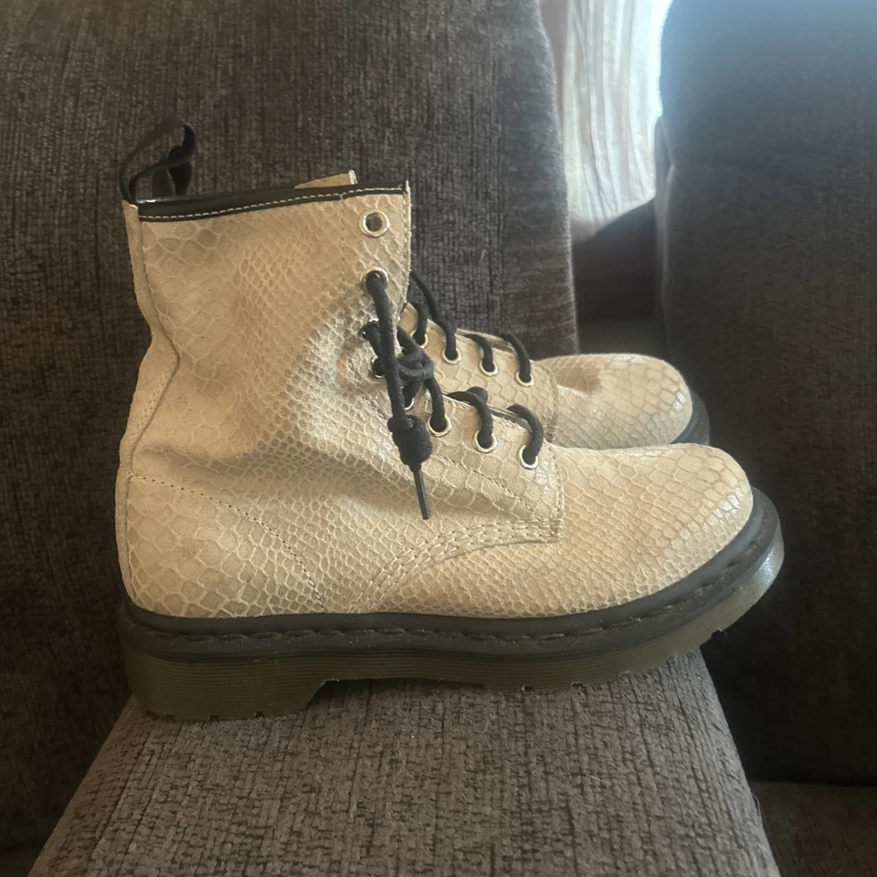 Dr DOC Martens 1460 Pascal 8 глаз женщины размер 7 ретро Y2K - Изображение 1 из 4