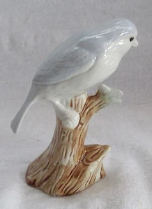 FINE PORCELAIN LIGHT BLUE BIRD ON TREE STUMP - Picture 1 of 2