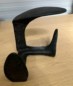 Antique Cast Iron Three Footed Cobblers Shoemaker / Repair  Tool - Picture 1 of 6