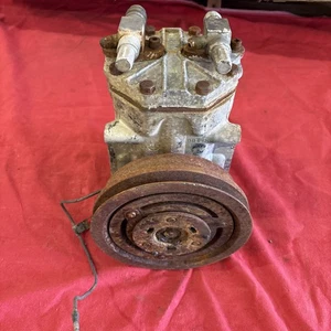 ALCOA Ford Original/Used V8 A/C Compressor York ? - Picture 1 of 10