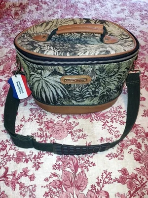 VTG. American Tourister Tapestry Train Case CLOTH ZIPPER Product Carrier  - Image 1 of 4
