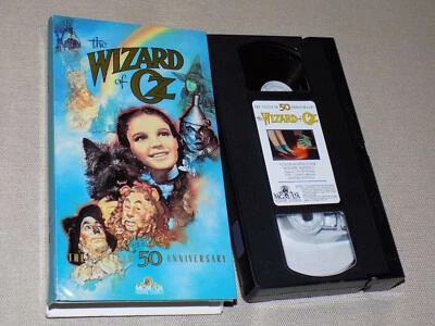 VHS Tape THE WIZARD OF OZ - 50th Anniversary Edition - 32 page booklet 1939-1989 - Image 1 of 4