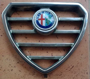 (#214) Alfa Romeo Alfetta - radiator grill scudetto 116.50.59.031.00 ORIGINAL! - Picture 1 of 6