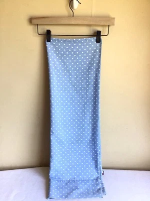 Fronha Tommy Hilfiger algodão azul cambraia branca bolinhas tamanho King - Imagem 1 de 4