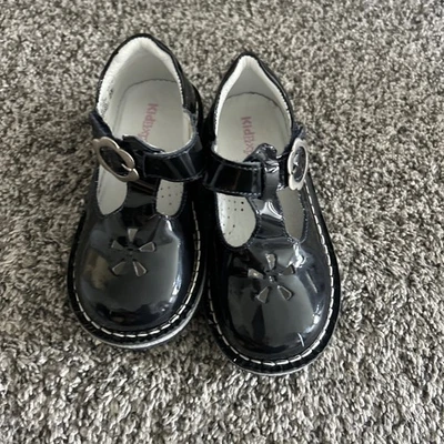 Kid Express Patent Leather Dress Shoes Size 8 - Image 1 of 3