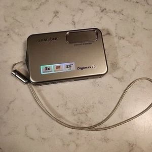 Samsung Digimax I5 5.0 Mp Digital Camera Stunning Photos And LCD Screen - Picture 1 of 7