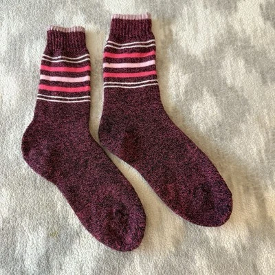 NWOT Vintage 90s Plum/Pink Acrylic Blend Mid Calf Women’s Outdoor Socks One Size - Image 1 of 4