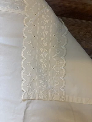 JC PENNEY Home Collection Queen Flat  Sheet Cream EYELET EMBROIDERED USA - Image 1 of 4