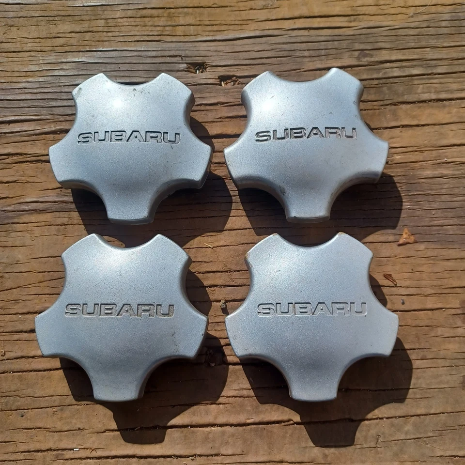 Juego de 4 tapas centrales Subaru Forester Impreza Legacy, 1993-2006 p/n 28821 AC020 S1 Foto 1 de 3