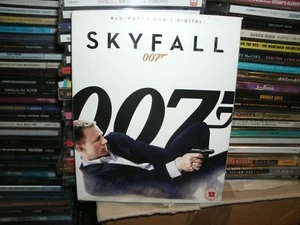 Skyfall (Blu-ray, 2013) BLU-RAY AND DVD - Picture 1 of 2