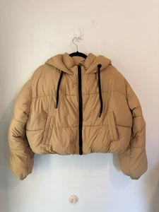 Chaqueta acolchada acolchada con capucha corta Zara beige para mujer pequeña de gran tamaño cremallera completa - Imagen 1 de 5