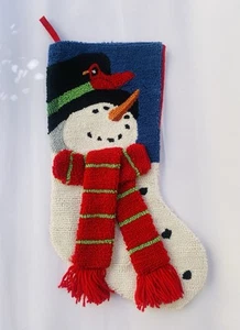 Medias de Navidad Alfombra Enganchada Muñeco de Nieve con Diseño de Pájaro y Bufanda 18" de Largo, Usada en Excelente Condición - Imagen 1 de 5