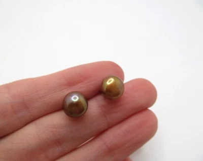 Aretes redondos de plata de ley 925 con perlas de Tahití de chocolate iridiscente Foto 1 de 4