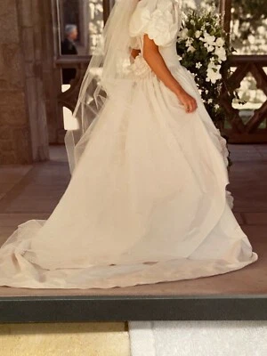 Designer Wedding dress and veil - Image 1 of 4