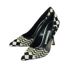 Manolo Blahnik all-over print pumps in geometric pony leather/36 1/2/white x...