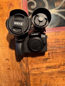 Panasonic Lumix G7 (Used) - Excellent Condition + 2 Lenses + 3 Batteries - Picture 1 of 4