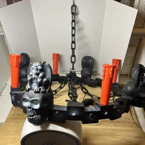 Rare Gemmy FLICKER FLAME LIGHTS Halloween Party Gargoyle Chandelier Skull 2005 - Picture 1 of 6