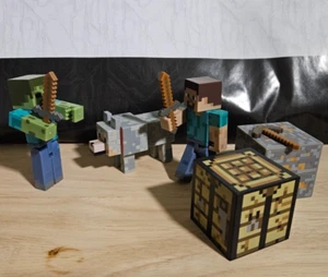 Jazwares MINECRAFT 3" figures; Steve, Zombie, & Wolf with accessories - Picture 1 of 2