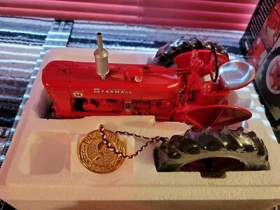 Ertl Farmall Super M 1/16 Diecast Farm Tractor Replica Collectible - Image 1 of 4