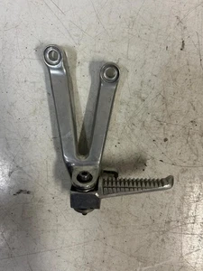 Platine repose pied passager arrière gauche YAMAHA R1 1998 - 2001 - Imagen 1 de 3