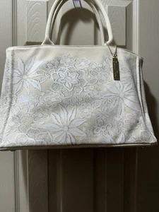 OSCAR DE LA RENTA FLORAL TOTE BAG IVORY CANVAS HANG TAG BASE STUDS Neiman Marcus - Picture 1 of 15