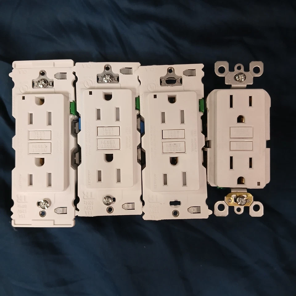 Lote de 4 salidas surtidas Leviton 15A 125V GFCI blancas Foto 1 de 4
