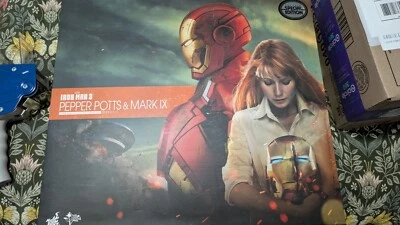 Hot Toys MMS 311 Iron Man Mark XI 9 y ollas de pimienta Foto 1 de 2