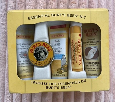NUEVO Burt's Bees Kit Esencial Set de Regalo 5 piezas Tamaño de Viaje Loción Limpiador de Labios Pie Foto 1 de 3