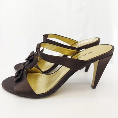 Sandalias de tacón alto 5M Alfani marrón satinado lazo Foto 1 de 4