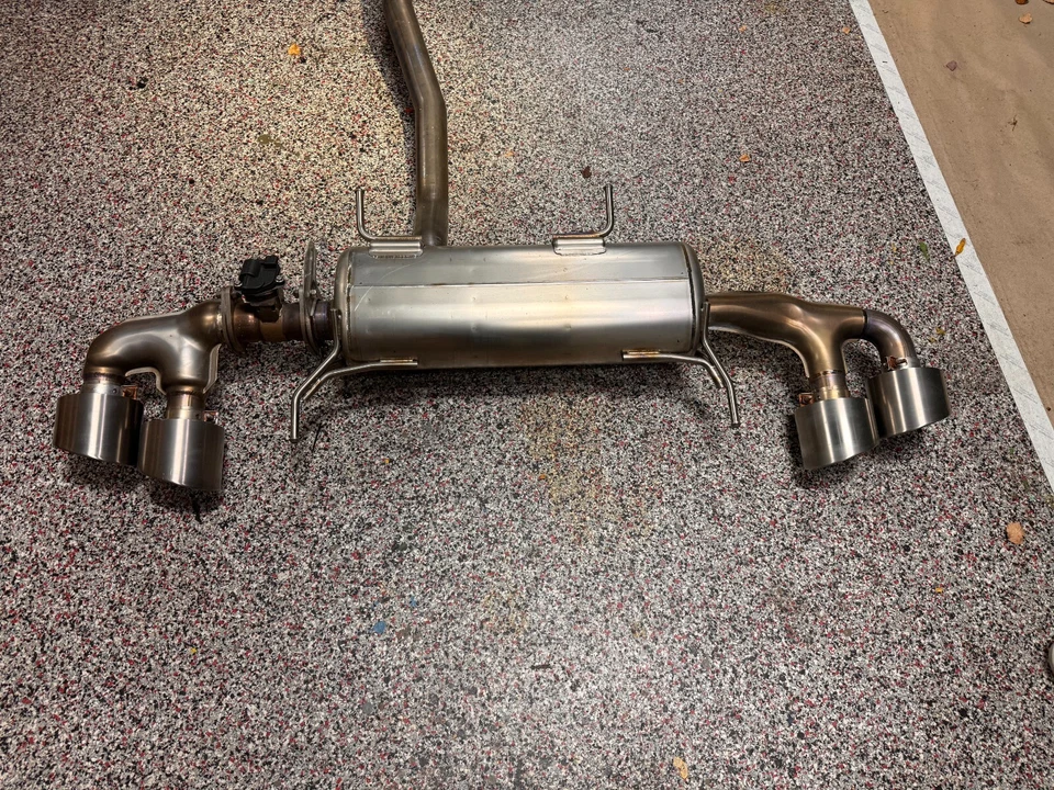 Escape de titanio NISMO edición premium Fujitsubo Nissan GTR de fábrica OEM Foto 1 de 4