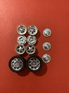 Vintage Schrottplatz Plastik 1:25 Modellauto Räder & Felgen Teilsätze 2 - Bild 1 von 2