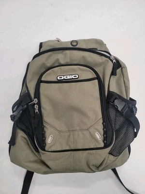 Mochila OGIO Metro Street verde oliva 8 bolsos externos laptop tecnologia áudio  - Imagem 1 de 4