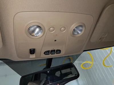 Consola central superior delantera usada se adapta a: techo Buick Enclave 2012 con techo corredizo delantero Foto 1 de 4