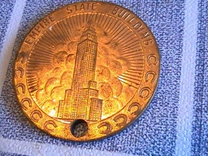 MEDAL STATUE OF LIBERTY EMPIRE STATE BUILDING LUCKY COIN NEW YORK HOLED - Picture 1 of 4