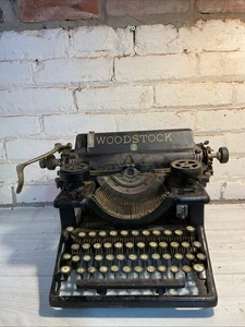 Antica macchina da scrivere standard Woodstock modello 5N, vintage 1931 - Foto 1 di 7