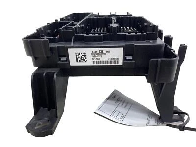 2015 - 2020 CADILLAC ESCALADE ESV OEM 6.2L RWD CABIN JUNCTION FUSE BOX 84114438 - Изображение 1 из 4
