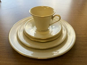 Lenox Moonspun Special 5 Piece Place Setting Ivory White Ghost Flowers Gold Rim - Picture 1 of 12