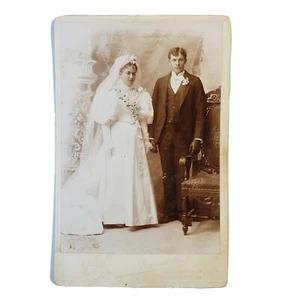 Antique 1900s Cabinet Card - Disappointed Married Couple - Brandl Bros. - IA - Picture 1 of 2