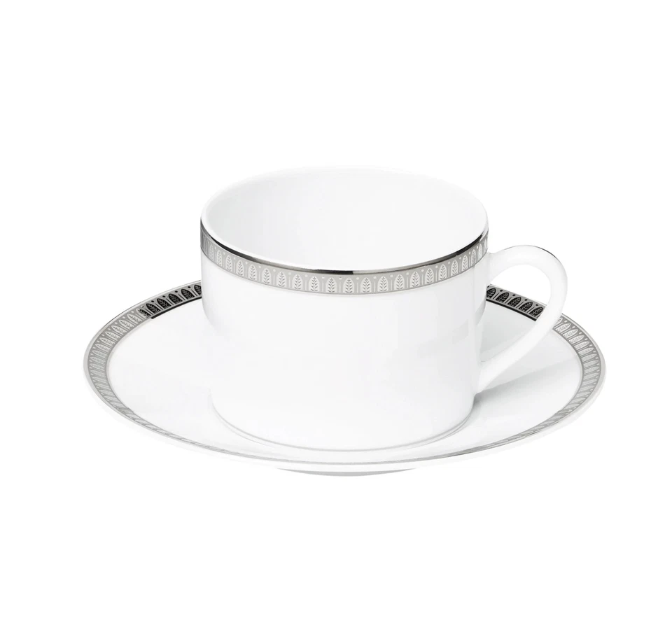 Taza de té y platillo Christofle "Malmaison" platino Foto 1 de 1