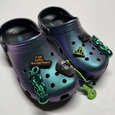 NUEVO Zuecos Crocs Harry Potter Artes Oscuras Mundo Mágico Hombres 7 Mujeres 9 Jibbitz Foto 1 de 4