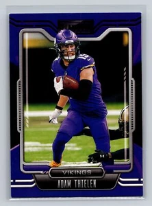 2021 Panini Spielbuch Adam Thielen #58 LILA Minnesota Wikinger - Bild 1 von 2