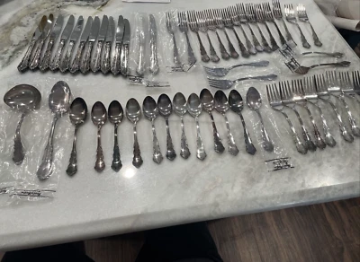 Dresden Rose (placa de plata, 1953) por Reed & Barton 54 piezas cubiertos plateados Foto 1 de 4